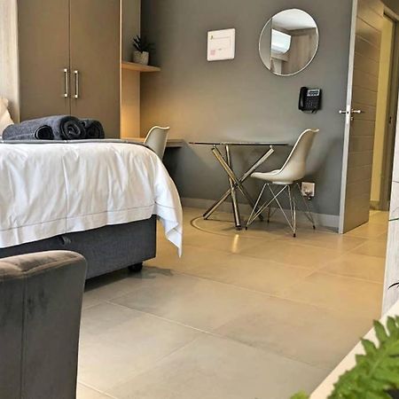 Unique Stay, The Den Apartments Стелленбос Экстерьер фото