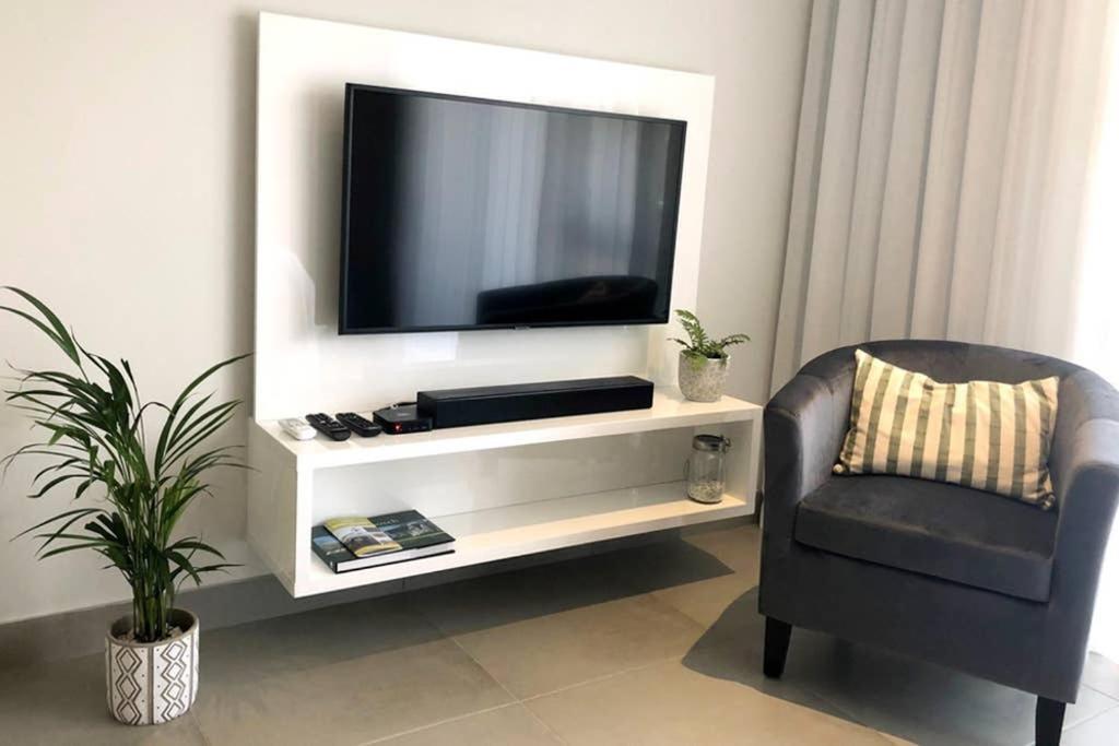 Unique Stay, The Den Apartments Стелленбос Экстерьер фото