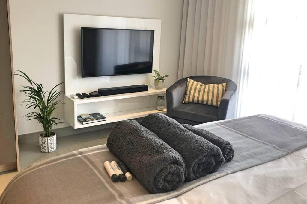 Unique Stay, The Den Apartments Стелленбос Экстерьер фото