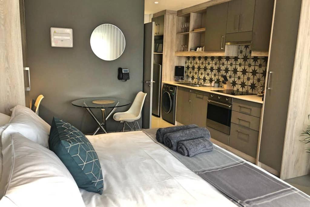 Unique Stay, The Den Apartments Стелленбос Экстерьер фото